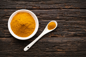 Curcuma longa - Turmeric is a very healthy species in the spoon and bowl