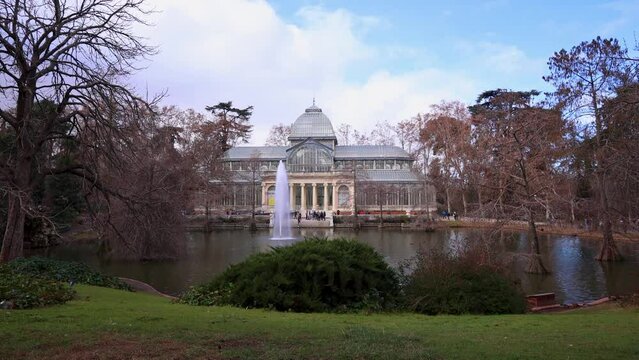 parque del retiro en madrid espa&ntilde;a