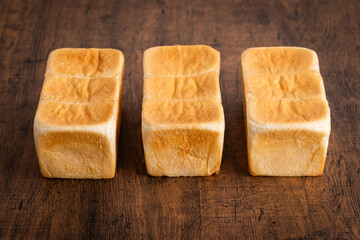 三つ並んだ食パン　Plain bread