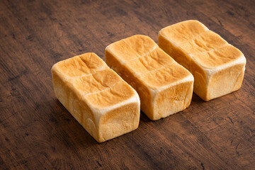 三つ並んだ食パン　Plain bread