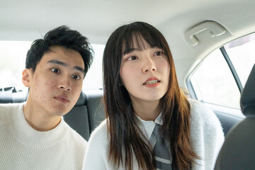 In March, a Taiwanese woman in her twenties and a Hong Kong man are taking a taxi to their next destination on a public road in Zhongzheng District, Taipei City, Taiwan.