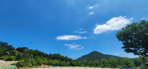 A cloud in the blue sky with the mountains