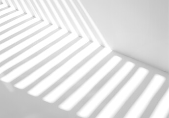 Obraz premium Empty white wall where sunlight shining through a window