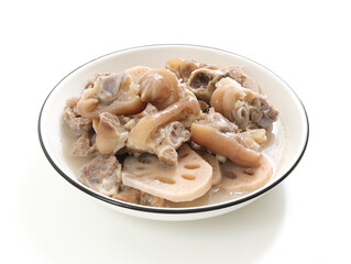 Pork trotter soup with lotus root is a Chinese delicacy