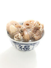 Pork trotter soup with lotus root is a Chinese delicacy