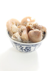 Pork trotter soup with lotus root is a Chinese delicacy