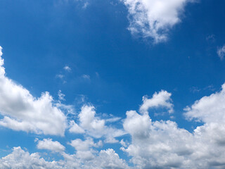 Obraz premium Background image of blue sky and white clouds in summer sky