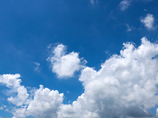Obraz premium Background image of blue sky and white clouds in summer sky