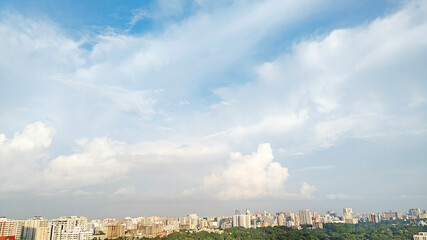 Obraz premium Amazing view of cloudy sunset sky