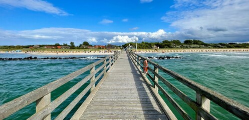 Fototapeta premium Seebrücke vom Ostseebad Wustrow, Ostsee, Fischland-Darß-Zingst, Mecklenburg-Vorpommern, Deutschland