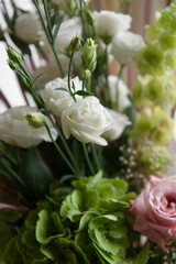 Rose en bouquet de fleur, blanche et rose