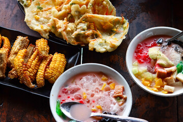 photo of food on the table. vegetable bakwan, Es Teller and fried corn