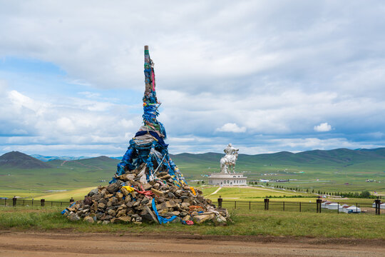 Ovoo Steinhaufen Mongolei blau T&uuml;cher