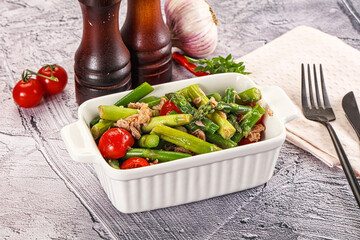 Canned tuna with asparagus salad