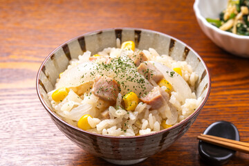 新玉ねぎとハムの炊き込みご飯