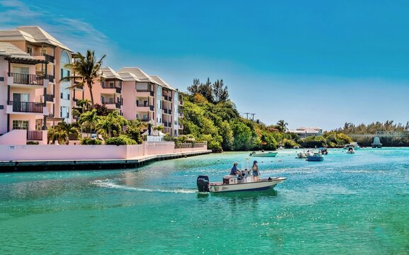 Flatt's Inlet, a channel connecting the inland Harrington Sound with the Atlantic Ocean, home to the Bermuda Aquarium, Museum and Zoo, Bermuda, Atlantic, North America