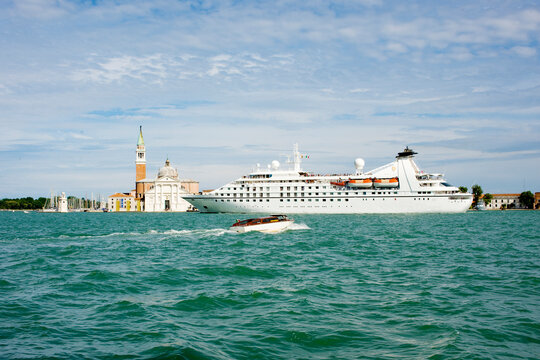 A cruise ship in the lagoon passing in front of San Marco Giardinetti seen from Punta della Dogana, Venice, UNESCO World Heritage Site, Veneto, Italy, Europe