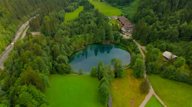 Der Christlessee in Oberstdorf, beim Weiler Gottenried, im bayerischen Landkreis Oberallgau in Deutschland Luftaufnahme. Crystal clear Lake Christlessee in mountains of Alps aerial view in summer. 