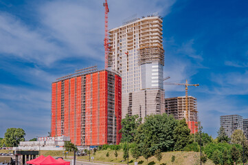 Budowa nowoczesnego budynku © rozentuzjazmowany