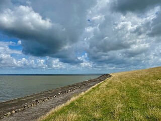 Ein Spaziergang von Utersum nach Dunsum auf der Insel Föhr in der Nordsee an einem windigen Tag