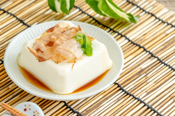 ナチュラルな雰囲気と冷奴