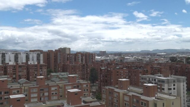 Panor&aacute;mica de la ciudad de Bogot&aacute; en un d&iacute;a soleado