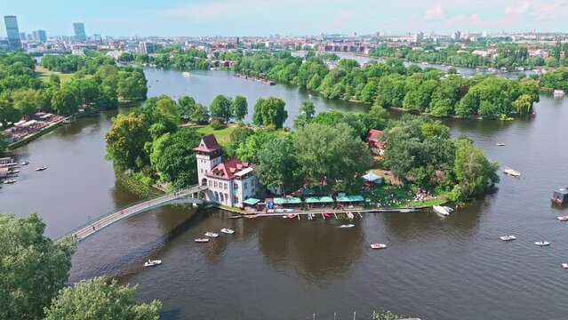 Insel de jungend, treptower park, berlin