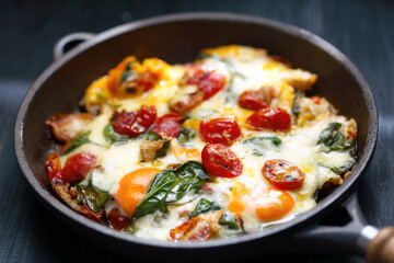 healthy breakfast skillet eggs