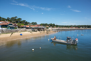 Obraz premium Cap Ferret (Bassin d'Arcachon, France). La plage du quartier ostréicole du Canon