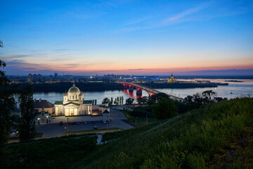 Obraz premium Evening view of Annunciation Monastery, Kanavinsky Bridge and Alexander Nevsky Cathedrall, Nizhny Novgorod, Russia