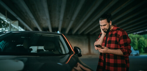 A young man rents a car through a mobile application, problems with the application and support.