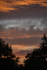 Piękny zachód słońca - chmury