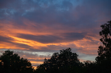 Piękny zachód słońca - chmury