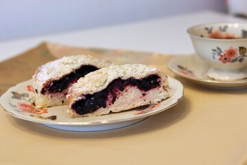 Yeast cake filled with berries