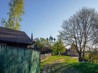 Fototapeta premium path to the ancient Kremlin along the wooden houses in Rostov