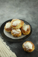 eclairs Crispy and with smooth and soft custard cream
