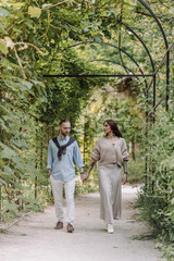 Obraz premium Copy space. overs are laughing. Happy guy and girl. Lovers enjoy each other in the evening park. Happy romantic moments of lovely couple in park during dating. Girl with tattoos.