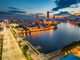 Fototapeta premium Embankment of the central pond and Plotinka in Yekaterinburg at summer or early autumn night. The historic center of the city of Yekaterinburg, Russia, Aerial View