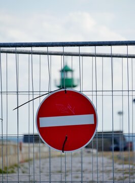 Leuchtturm von Sassnitz hinter Bauzaun