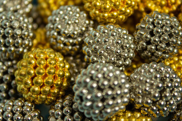 Bolas de ouro e prata