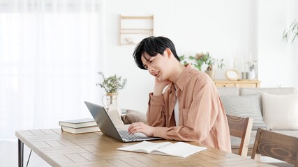 トラブルに悩む男性