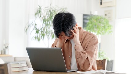 トラブルに悩む男性