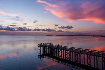 Fototapeta premium Beautiful July sunset on Mobile Bay