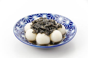 黒胡麻だれの白玉団子