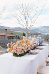 Elegant wedding table with vibrant floral arrangements