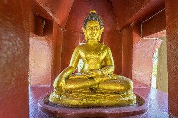 golden buddha statue