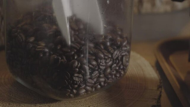 瓶に入ったコーヒー豆 coffee beans in jar