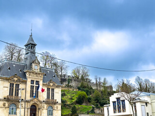 Obraz premium Cultural Heritage Explored: Journeying through Chateau-Thierry Timeless Street Scenes