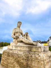Obraz premium Cultural Heritage Explored: Journeying through Chateau-Thierry Timeless Street Scenes