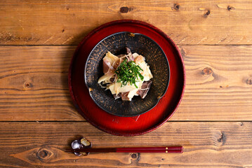 鰤のづけと山芋、新生姜の和え物